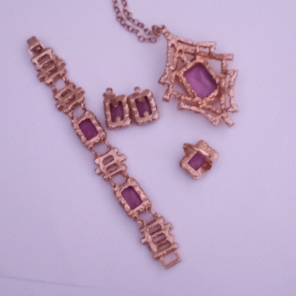 c1973 Sarah Coventry Twilight Amethyst Glass Rhinestone Gold Tone Parure - Picture 6 of 10